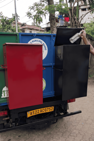 Separate collection of sanitary waste and special care waste in colour-coded bins